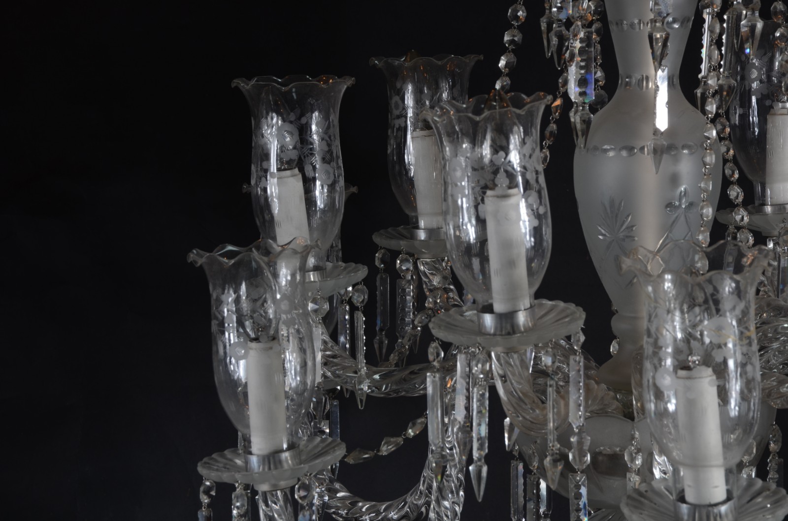 Lustre para 12 luzes de cristal com pingentes e contas de cristal... - foto 4 de 9