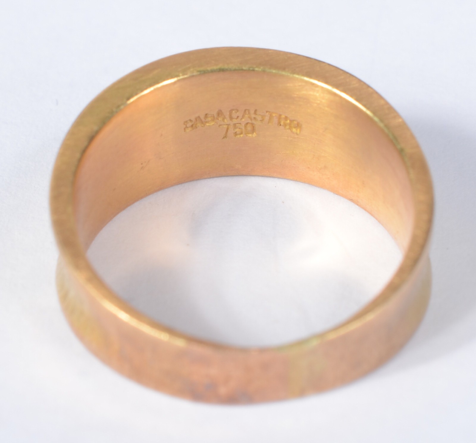 Anel de ouro 18 k., contraste 750 mls com cinco pedras azuis... - foto 3 de 5