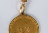 Chaveiro com medalha de ouro 18k., contraste 75... - Chaveiro com medalha de ouro 18k., contraste 750 mls. (Por motivos de segurança a peça não se encontra na loja).