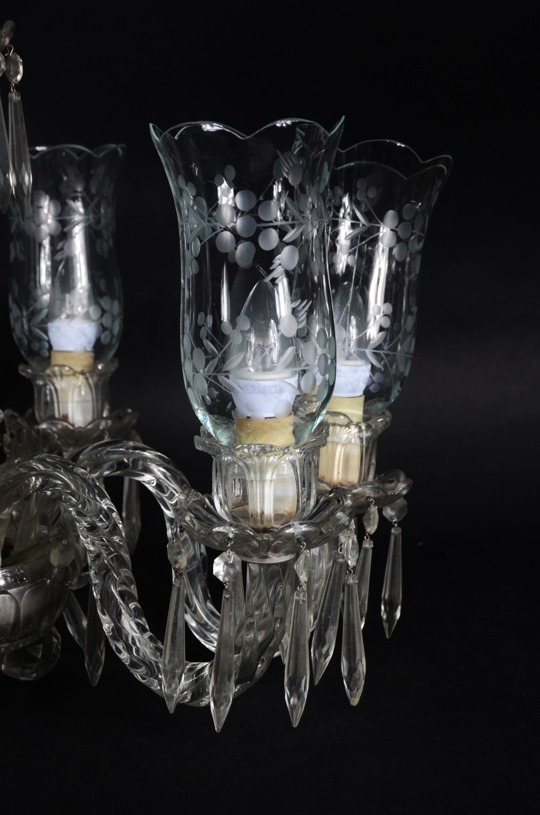 Lustre para 6 luzes de cristal com mangas e pingentes lapidados. - foto 3 de 5