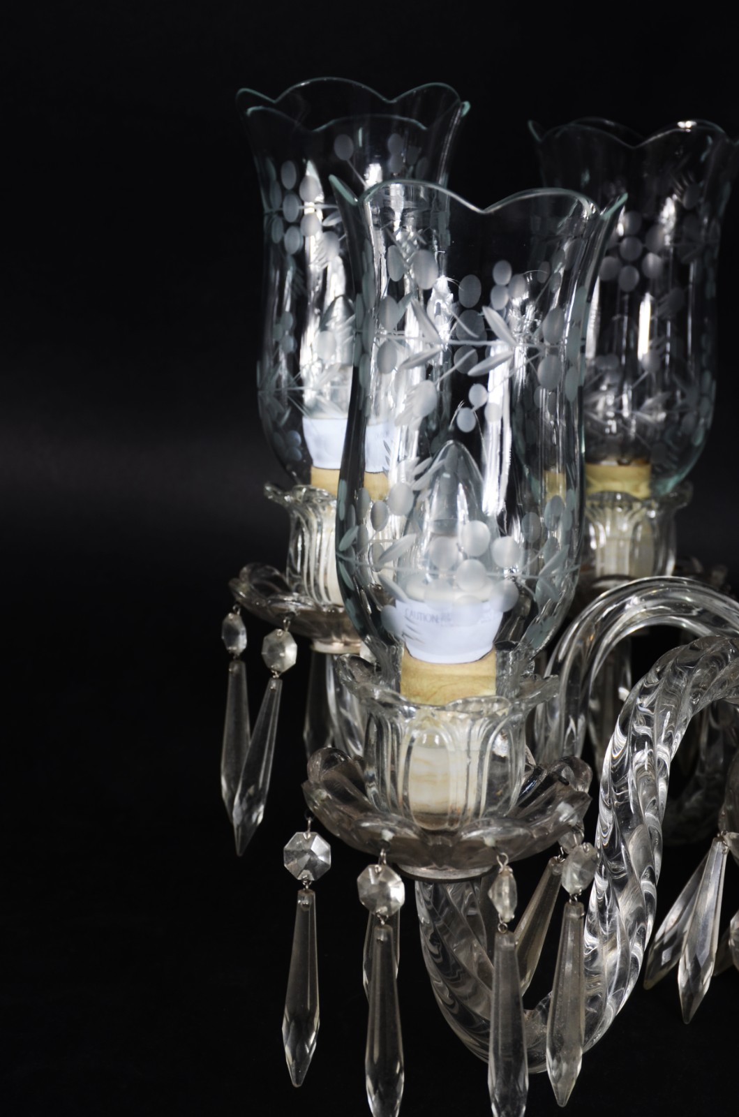 Lustre para 6 luzes de cristal com mangas e pingentes lapidados. - foto 4 de 5