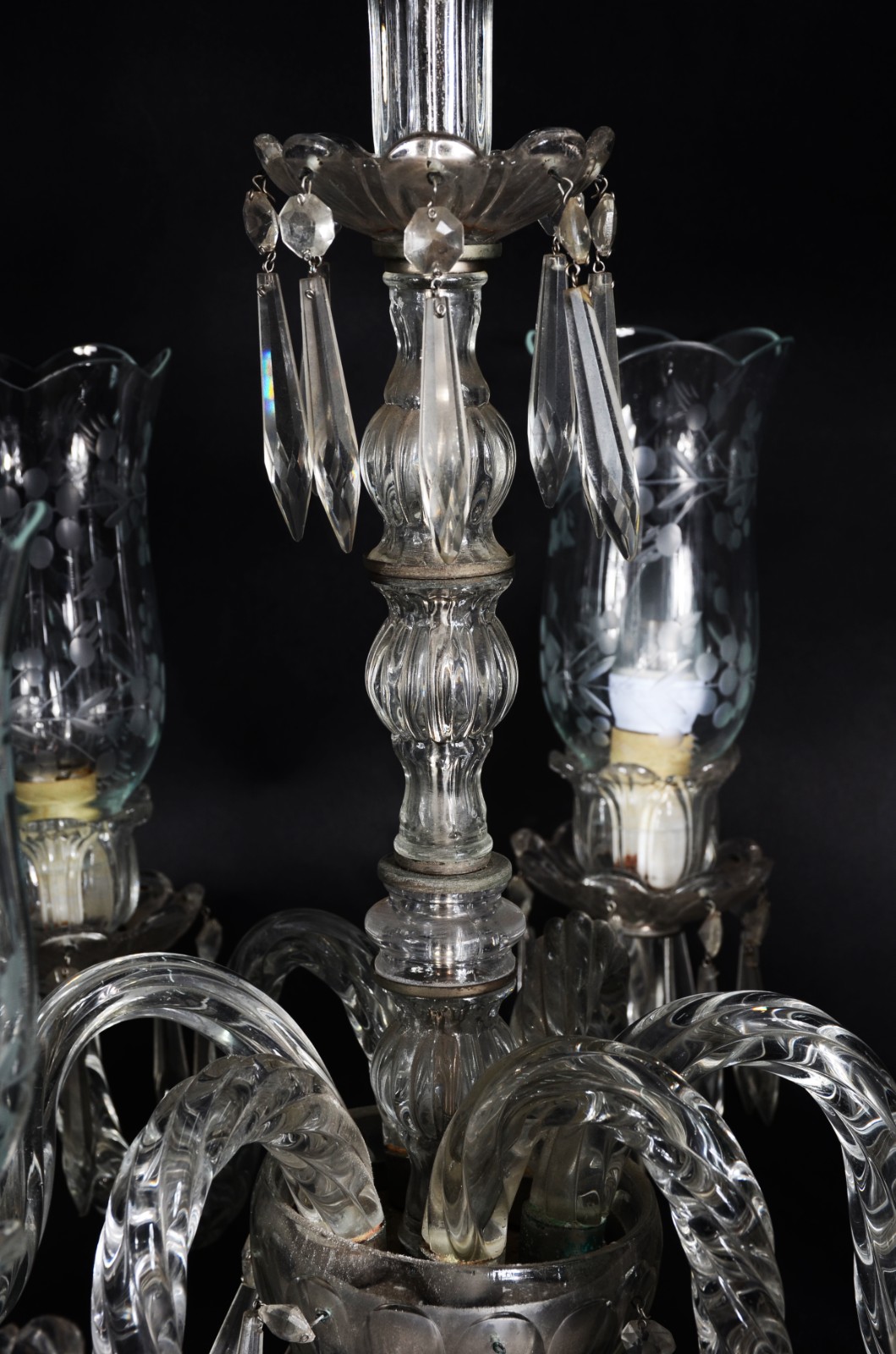 Lustre para 6 luzes de cristal com mangas e pingentes lapidados. - foto 5 de 5