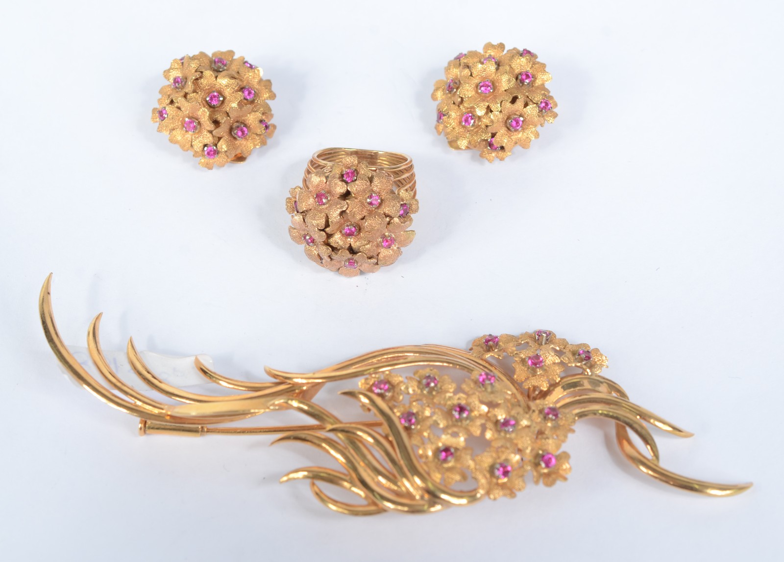 Conjunto com par de brincos, broche e anel de ouro de ouro 18k., com... - foto 1 de 9