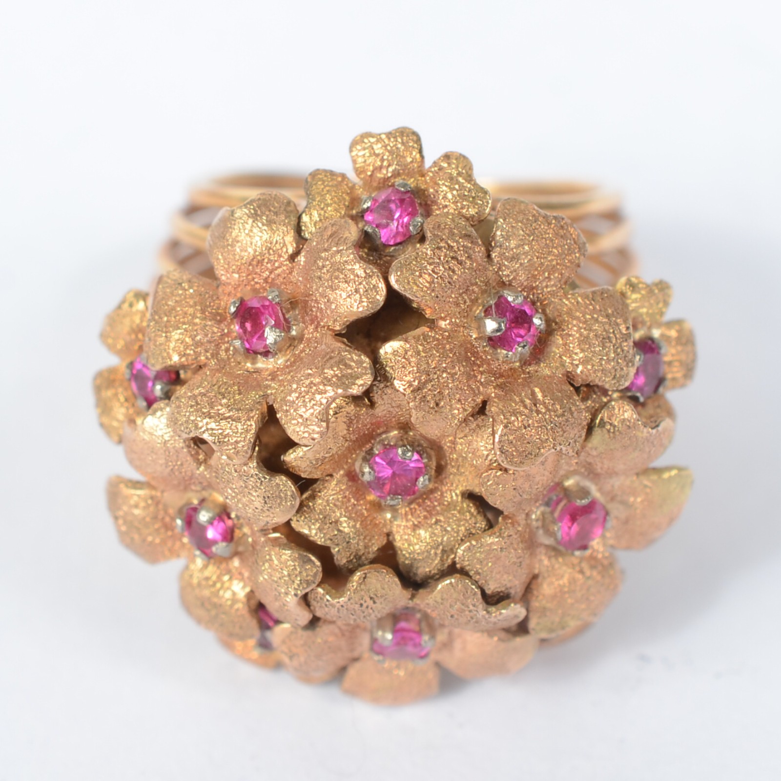 Conjunto com par de brincos, broche e anel de ouro de ouro 18k., com... - foto 4 de 9