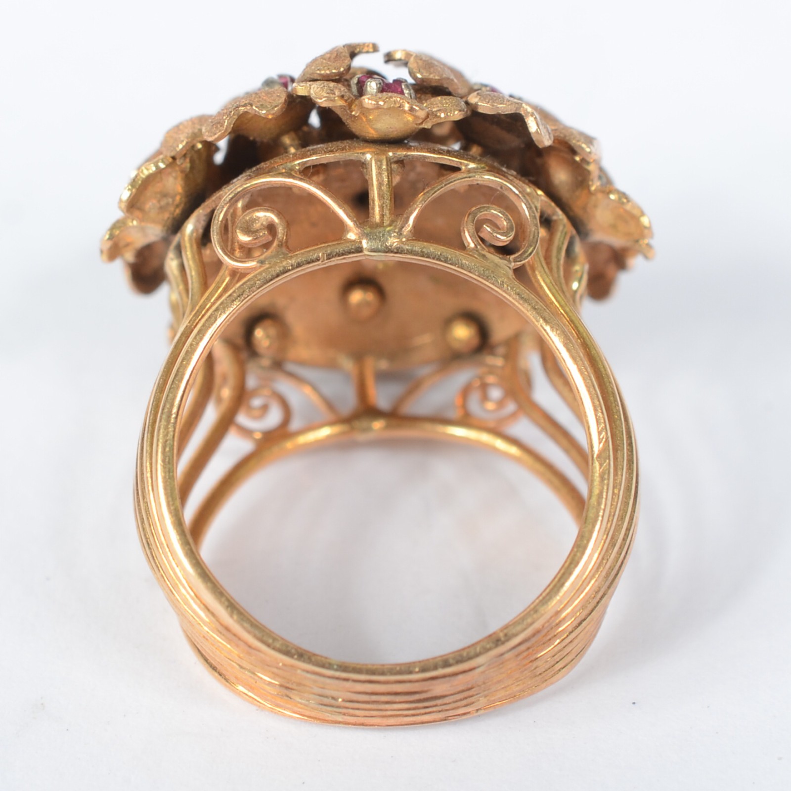 Conjunto com par de brincos, broche e anel de ouro de ouro 18k., com... - foto 6 de 9