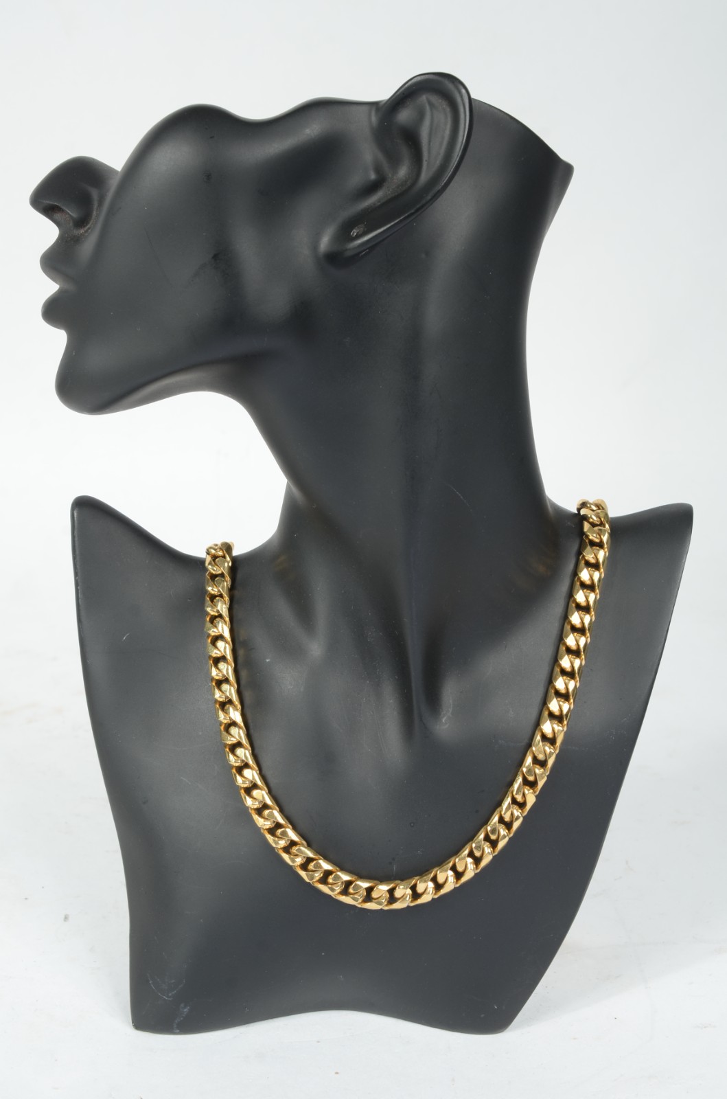 Três colares de bijoux, sendo: Valentino, Pierri Cardin e um Givenchy. - foto 6 de 11