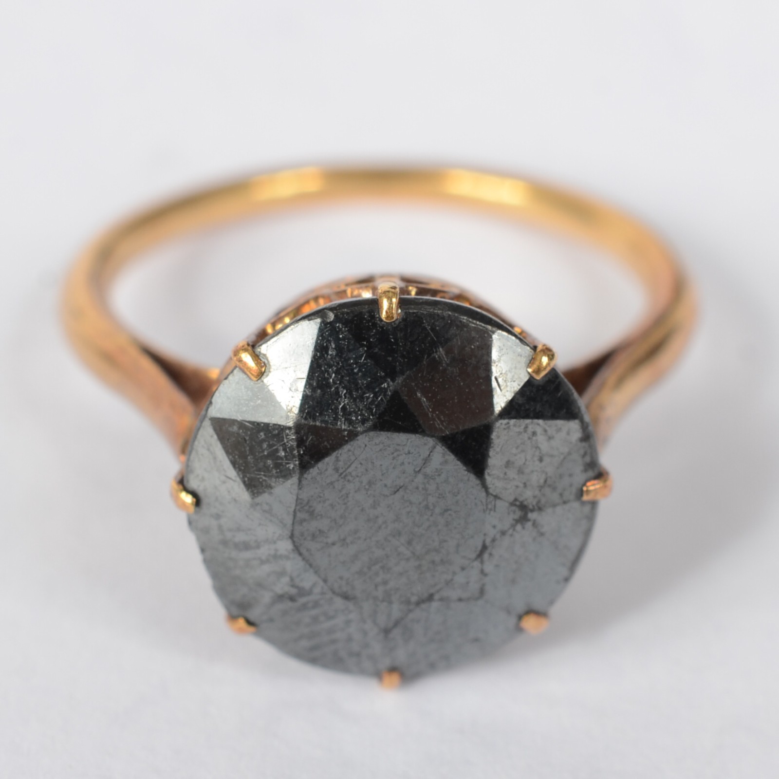 Anel de ouro 18 k., com pedra lapidada. Aro 12. (Por motivos de... - foto 1 de 5