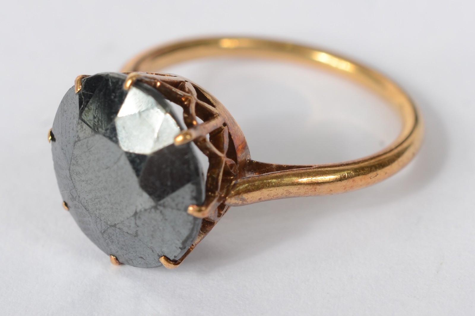 Anel de ouro 18 k., com pedra lapidada. Aro 12. (Por motivos de... - foto 2 de 5