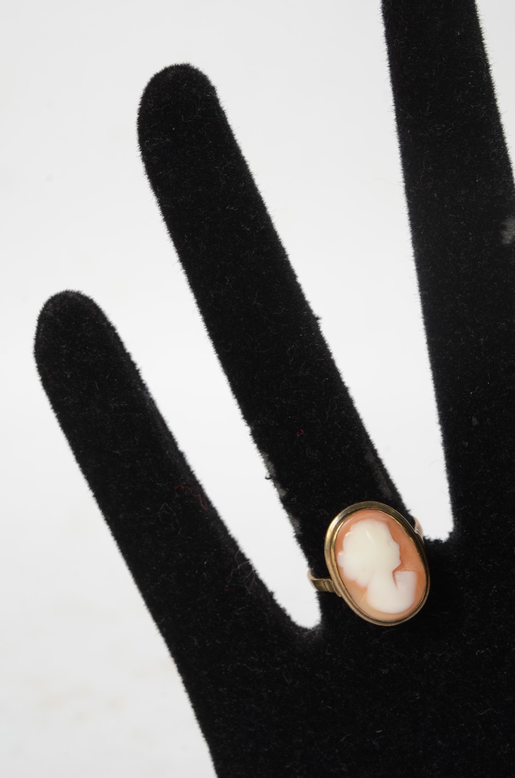 Anel de ouro baixo com pedra coral com camafeu. Aro16. (Por motivos... - foto 5 de 6