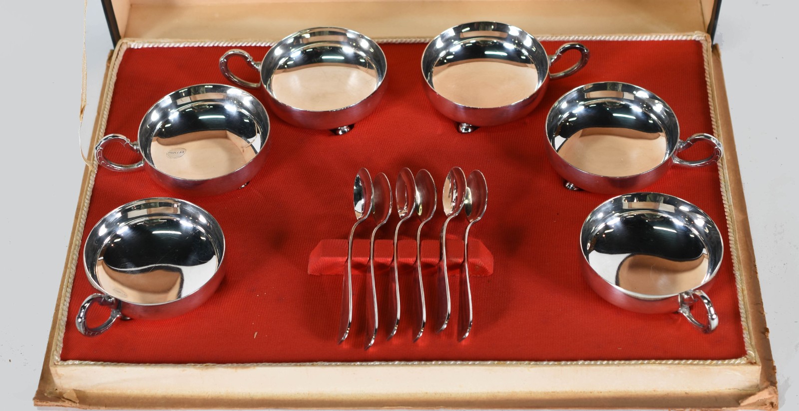 Conjunto para sorvete em metal prateado Belprata com 6 taças e 6... - foto 1 de 4