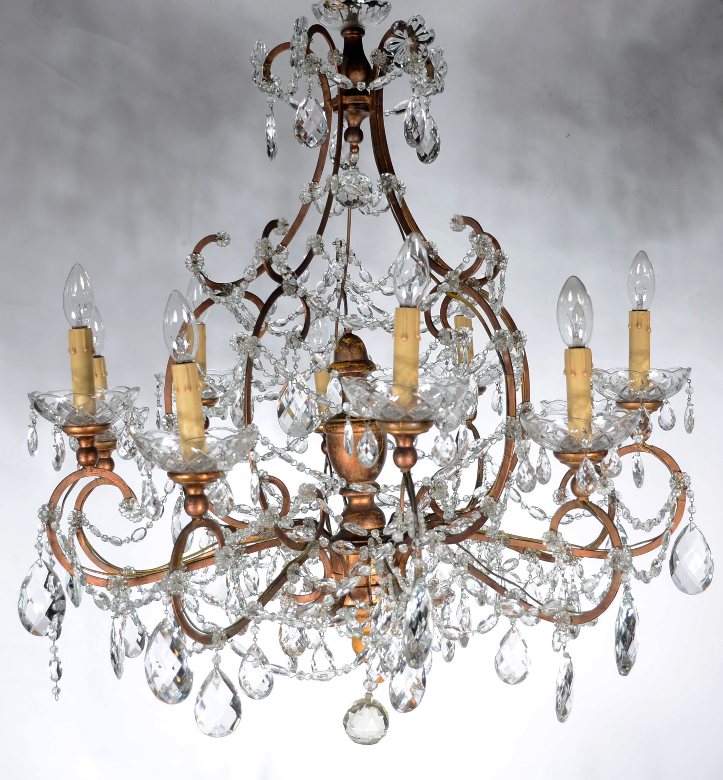 Lustre de cristal para 10 luzes com estrutura de metal dourado... - foto 1 de 6