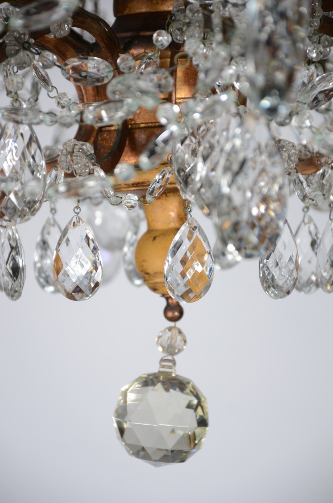 Lustre de cristal para 10 luzes com estrutura de metal dourado... - foto 5 de 6
