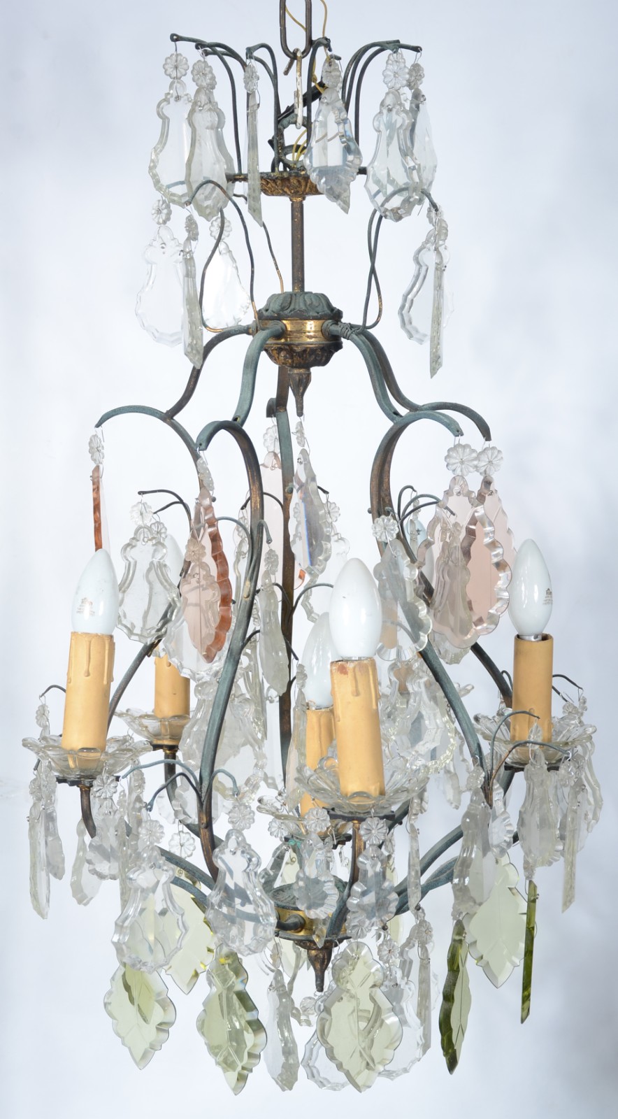 Lustre para 6 luzes com armação de metal e placas de cristal lapidado. - foto 2 de 9