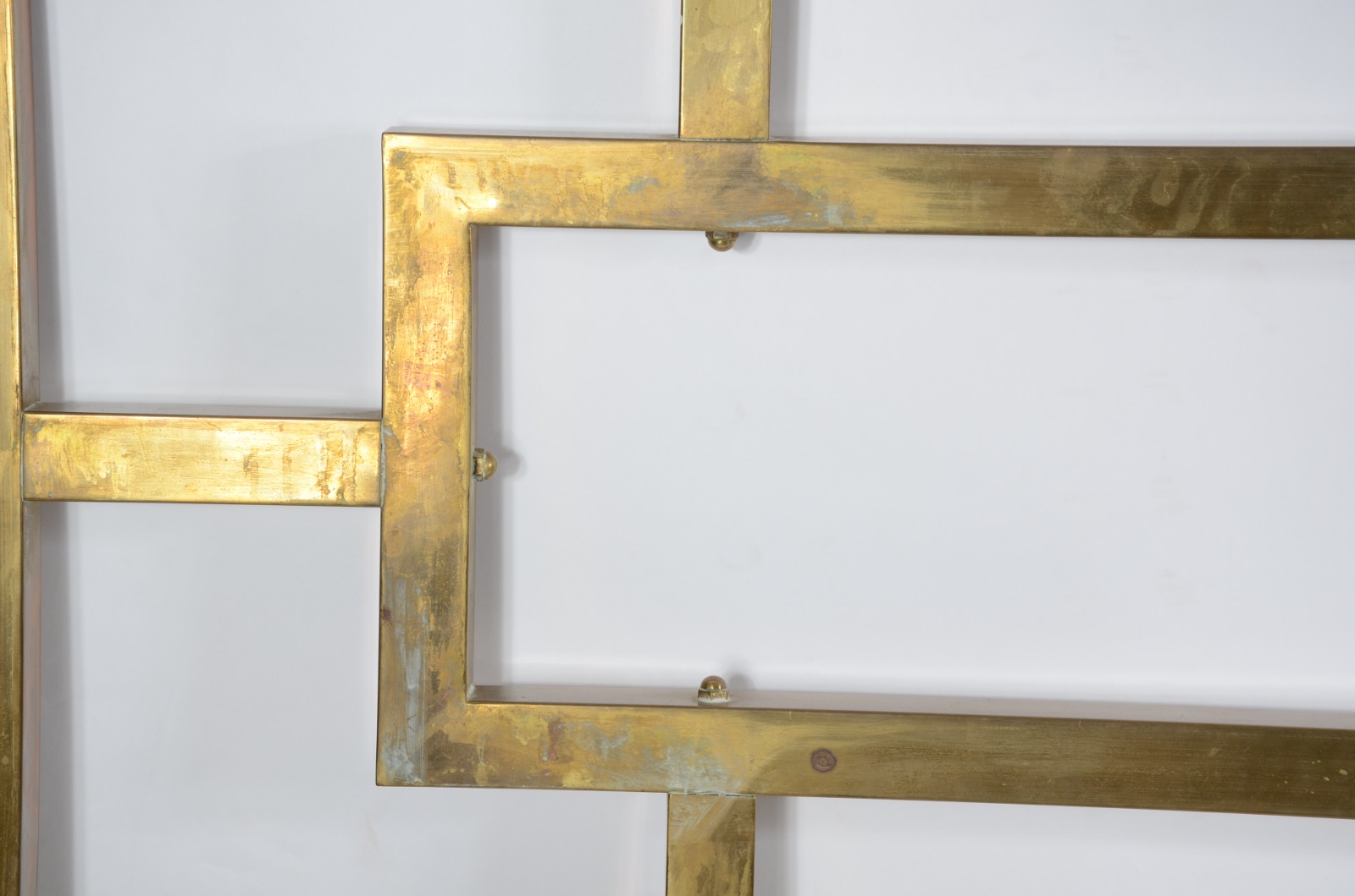Cama de casal de metal dourado. Completa, desgastes. - foto 4 de 9