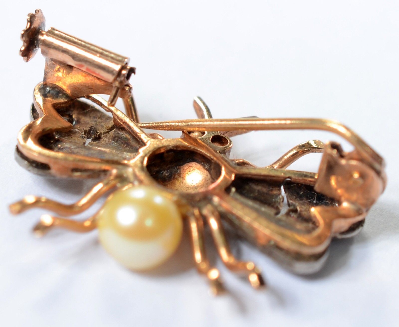 Broche de ouro 16 k., na forma de "abelha" com pedras vermelhas... - foto 3 de 3