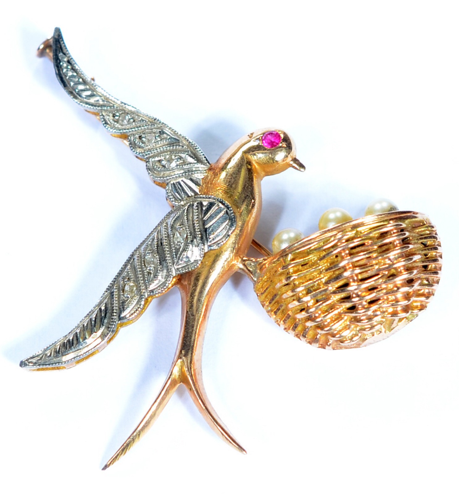 Broche de ouro 16 k., na forma de pássaro com cesto com perolas... - foto 1 de 5
