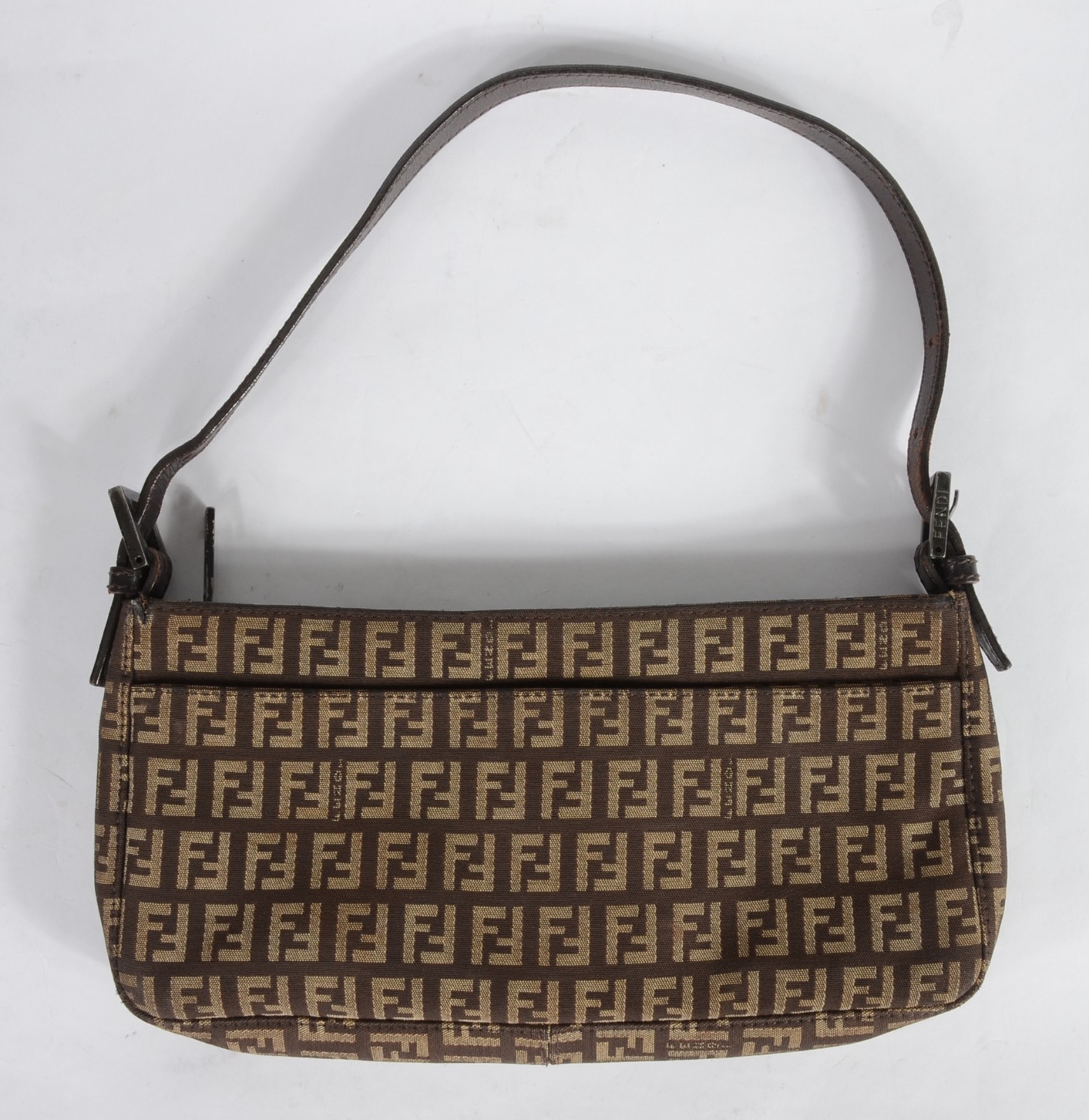Bolsa feminina com monograma. - foto 1 de 9
