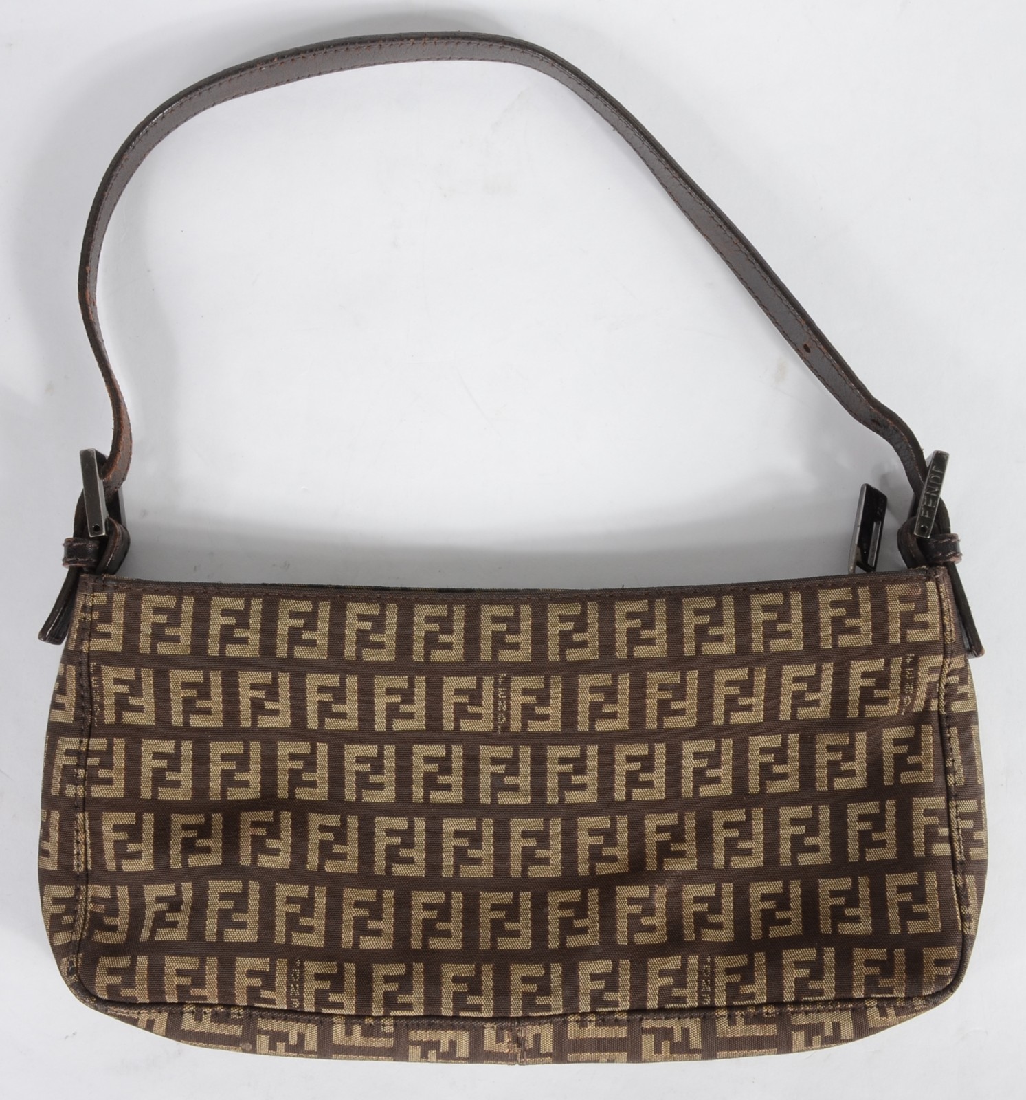 Bolsa feminina com monograma. - foto 3 de 9