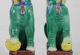 Par de cães de fó de porcelana chinesa policrom... - Par de cães de fó de porcelana chinesa policromada.