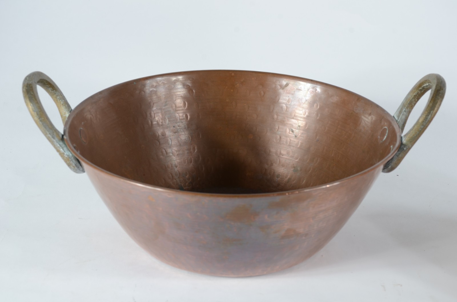 Duas peças de cobre, sendo: tacho com alças e jarra. - foto 4 de 8