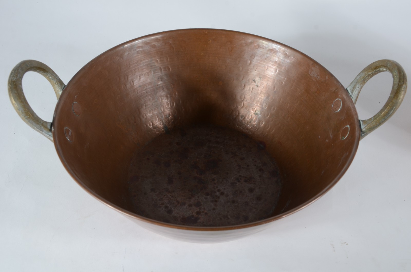 Duas peças de cobre, sendo: tacho com alças e jarra. - foto 7 de 8