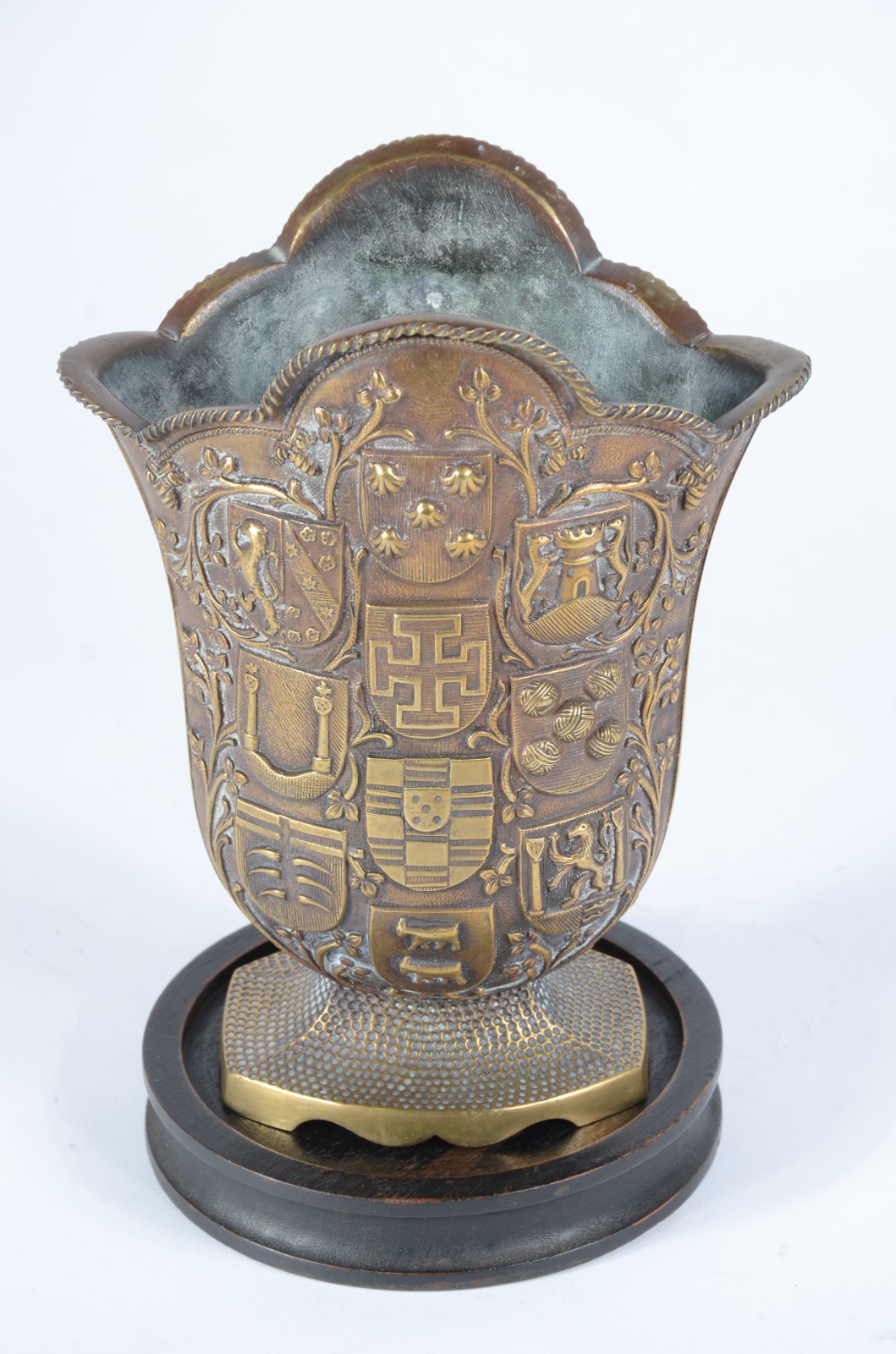 Vaso de bronze com inscrição " Quarto Centenário de Morte do Infante... - foto 1 de 6
