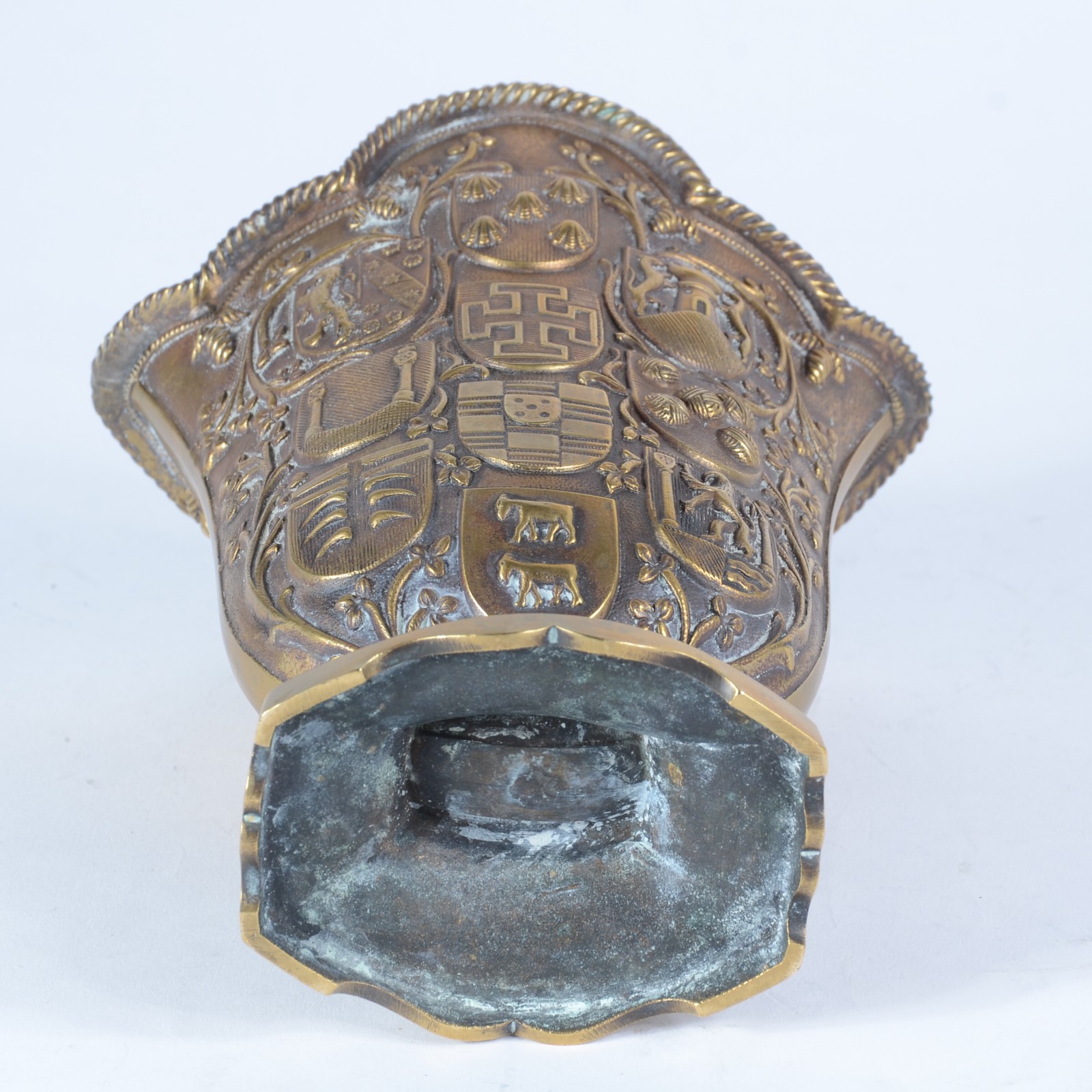 Vaso de bronze com inscrição " Quarto Centenário de Morte do Infante... - foto 3 de 6