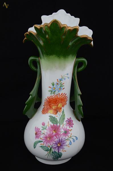 Vaso de porcelana decoração floral, detalhes da borda em verde e... - foto 1 de 2