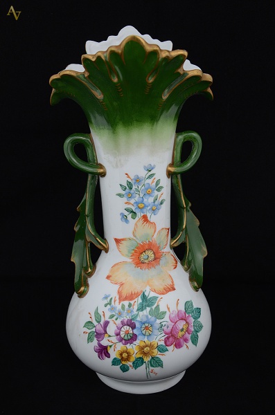 Vaso de porcelana decoração floral, detalhes da borda em verde e... - foto 2 de 2