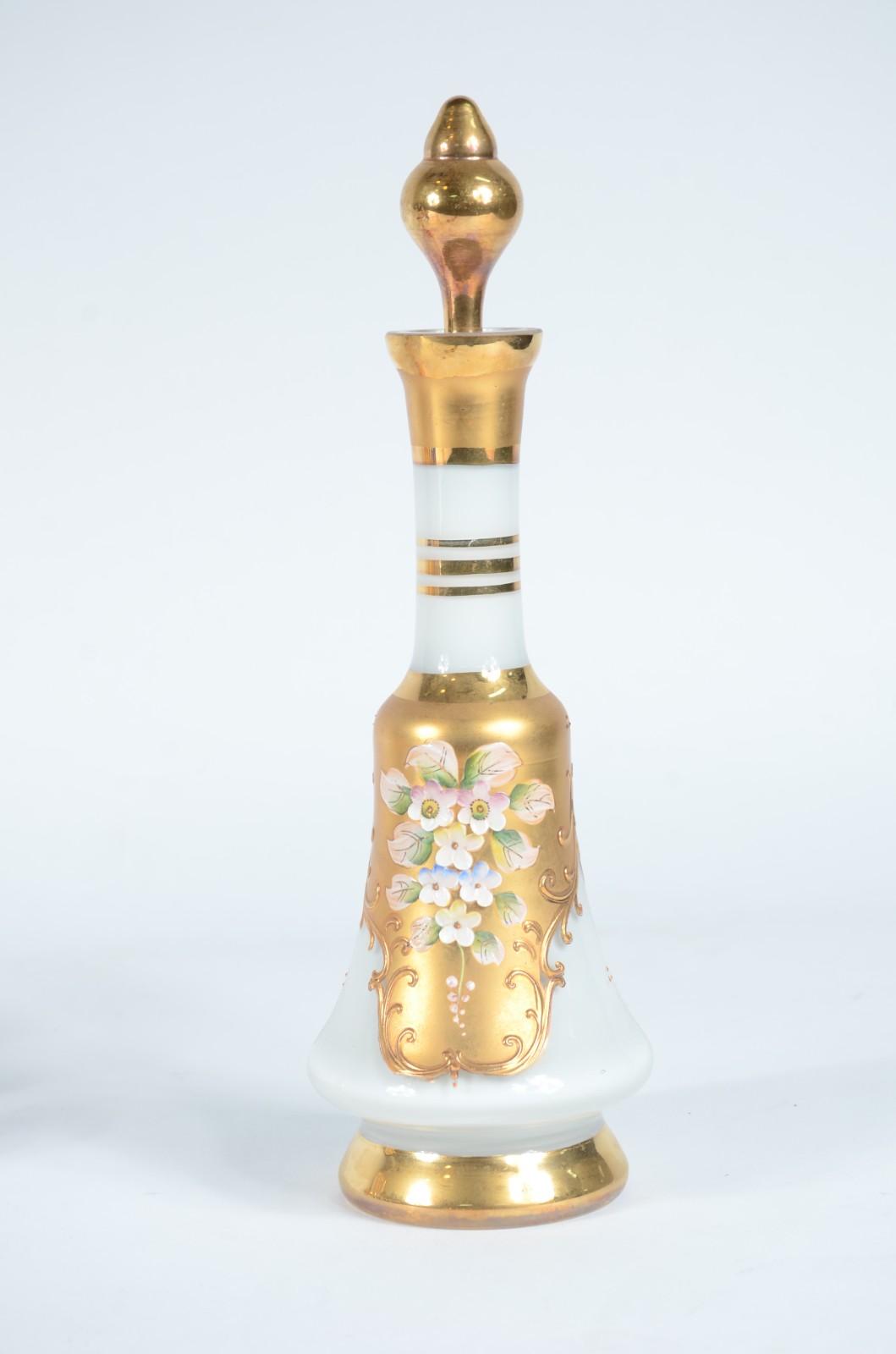 Conjunto com diversas peças de cristal tcheco com detalhes dourados... - foto 3 de 6