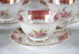 Bavaria (1747),  - Serviço de chá de porcelana alemã da Bavaria, Royal Heidelberg, Winterling, decorada com arranjos florais em policromia ao centro, borda na cor bordea