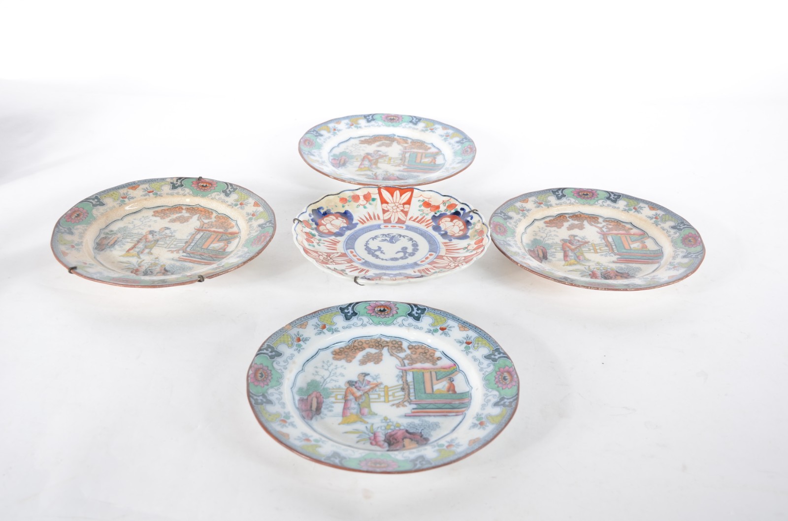 Conjunto com 5 pratos diversos oriental, sendo 4 de faiança decorados... - foto 2 de 11