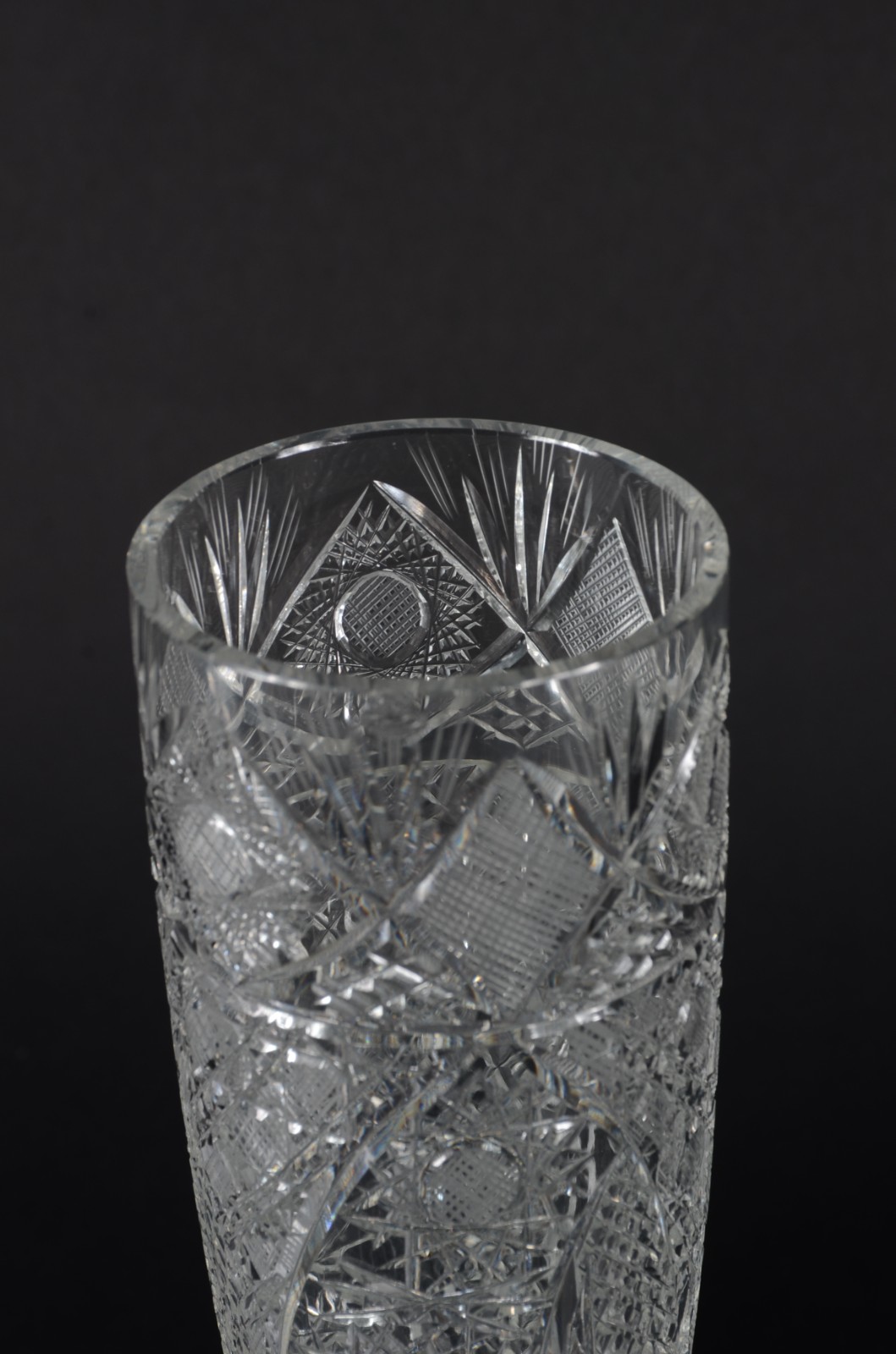 Duas peças de cristal lapidada, sendo: jarra e compoteira com pé de... - foto 4 de 5