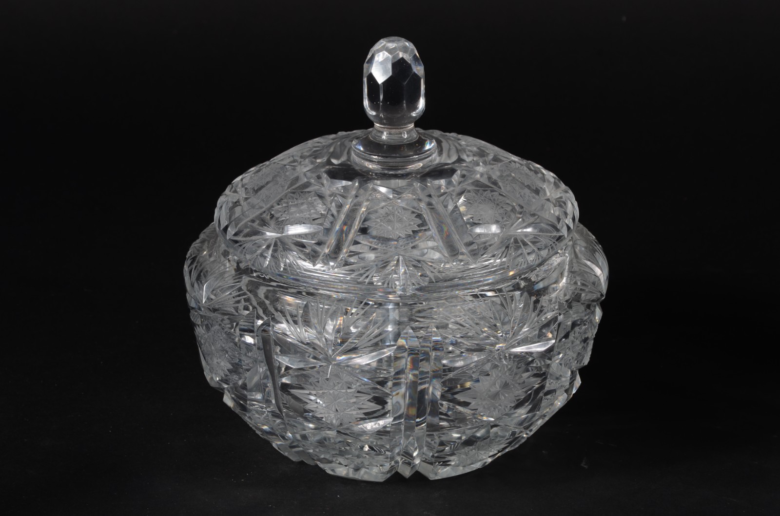 Três peças de cristal, sendo: duas compoteiras e bowl com borda... - foto 2 de 7
