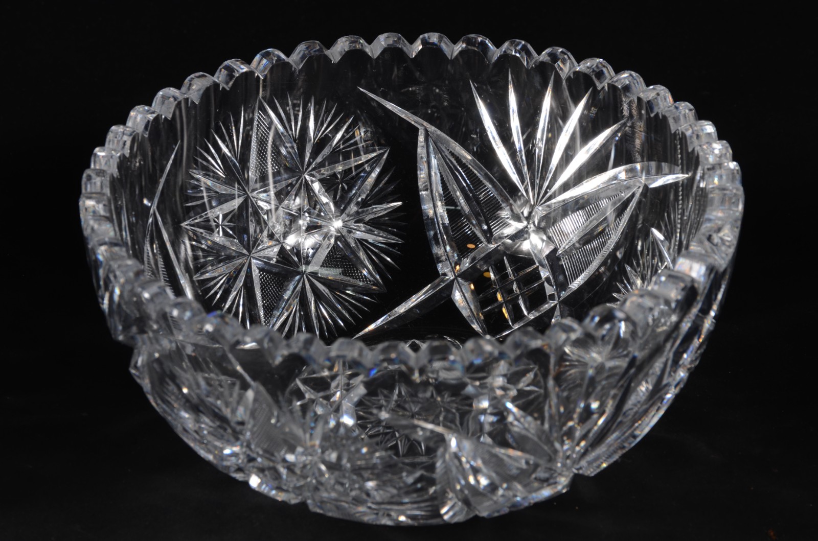 Três peças de cristal, sendo: duas compoteiras e bowl com borda... - foto 4 de 7