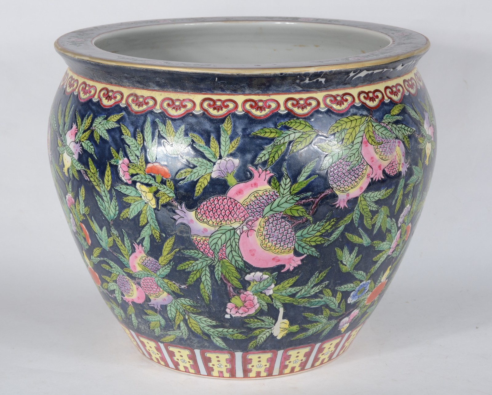 Aquário/cachepot de porcelana chinesa decorado com flores em... - foto 3 de 7