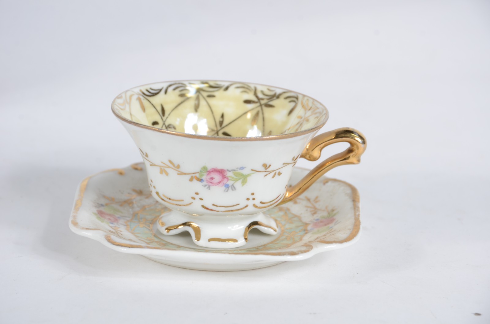 Diversas peças de porcelana, sendo: conjunto para bolo com 6 pratos... - foto 3 de 8
