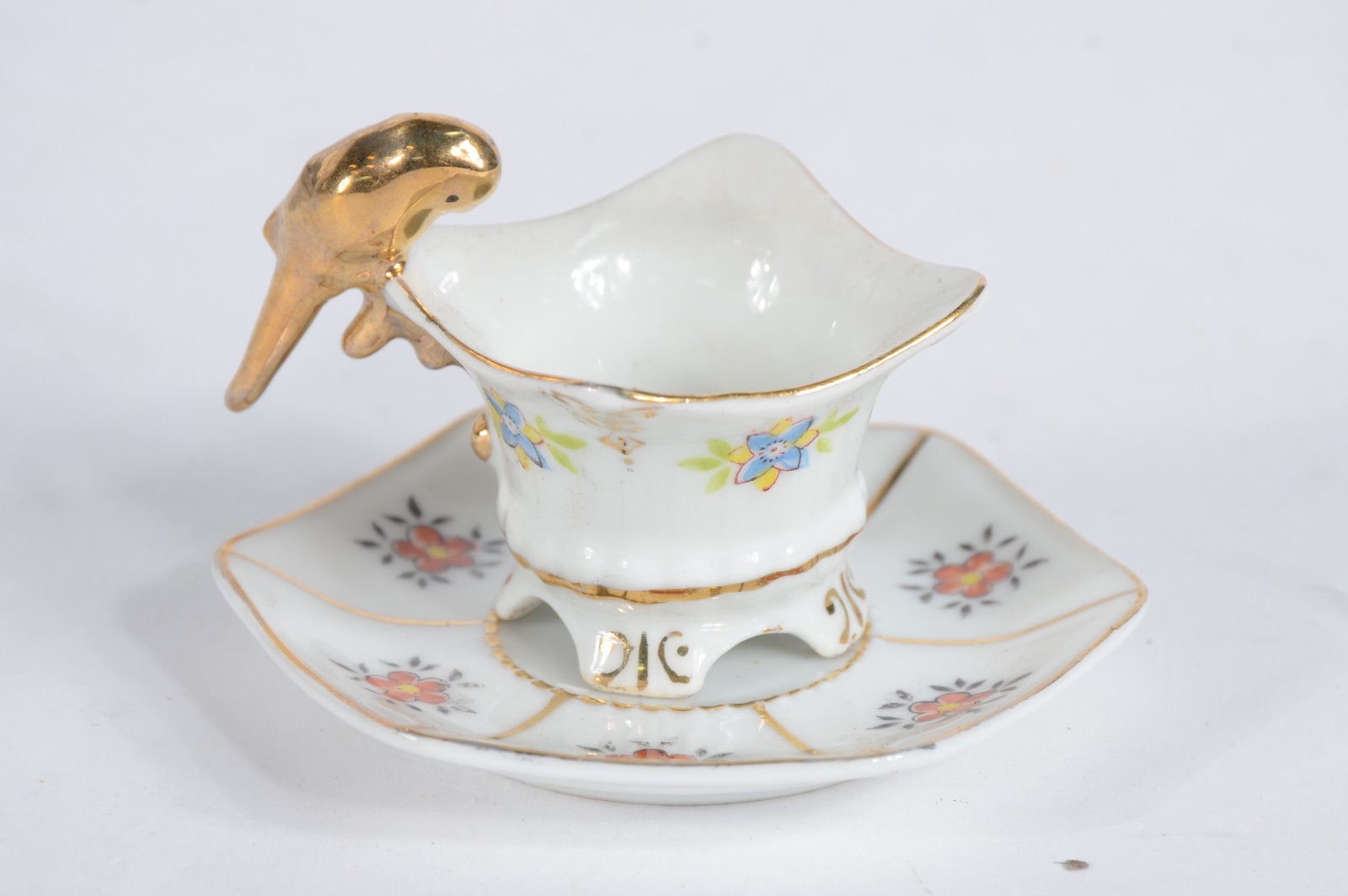 Diversas peças de porcelana, sendo: conjunto para bolo com 6 pratos... - foto 6 de 8
