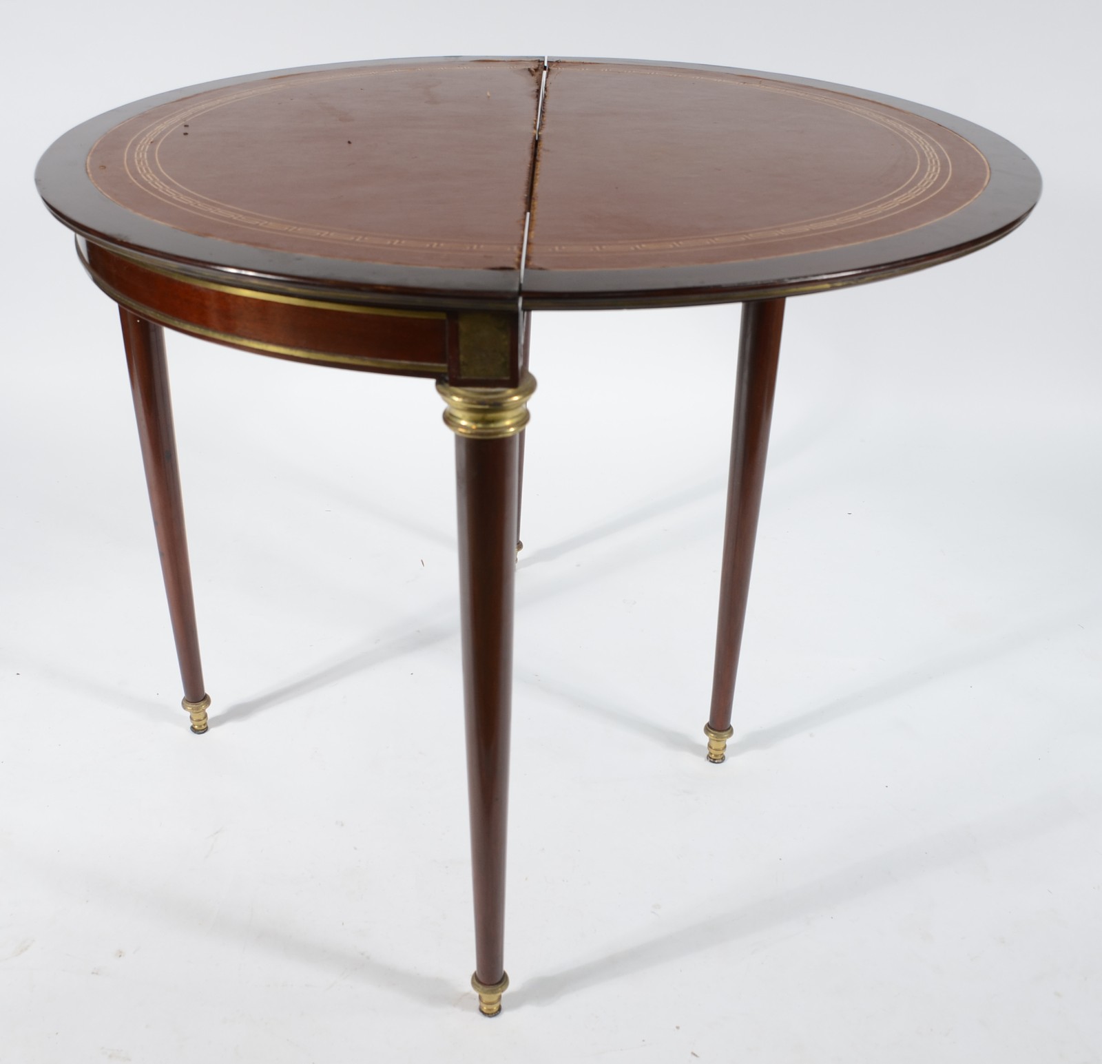 Mesa de madeira nobre feitio meia lua, tampo dobrável ficando no... - foto 2 de 9