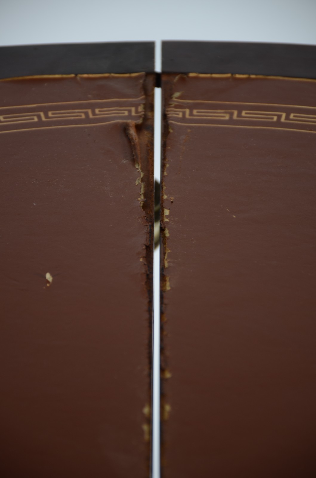 Mesa de madeira nobre feitio meia lua, tampo dobrável ficando no... - foto 8 de 9