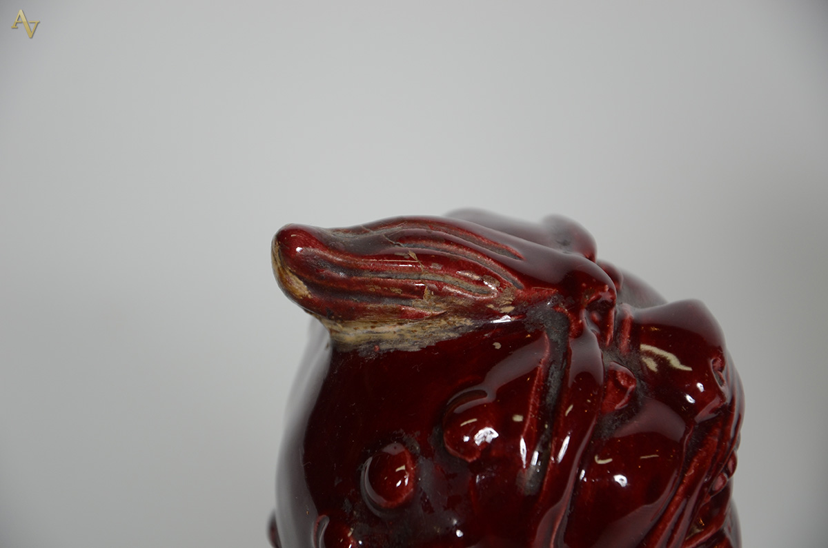 Par de cães de Fó de porcelana oriental na cor vinho. Altura 22 cm... - foto 2 de 4