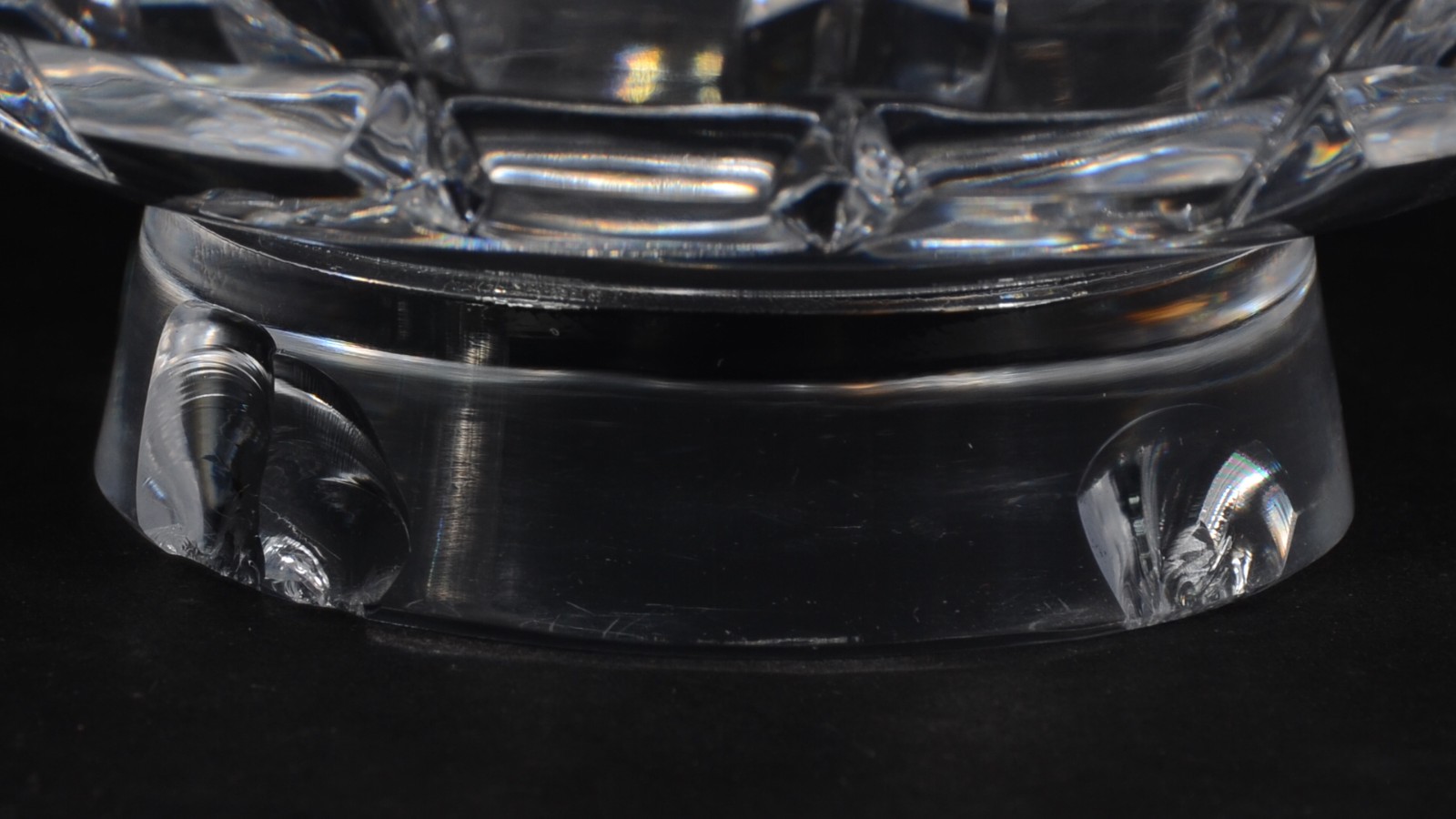 Três peças de cristal lapidado, sendo: bowl com borda dentada, bowl... - foto 6 de 7