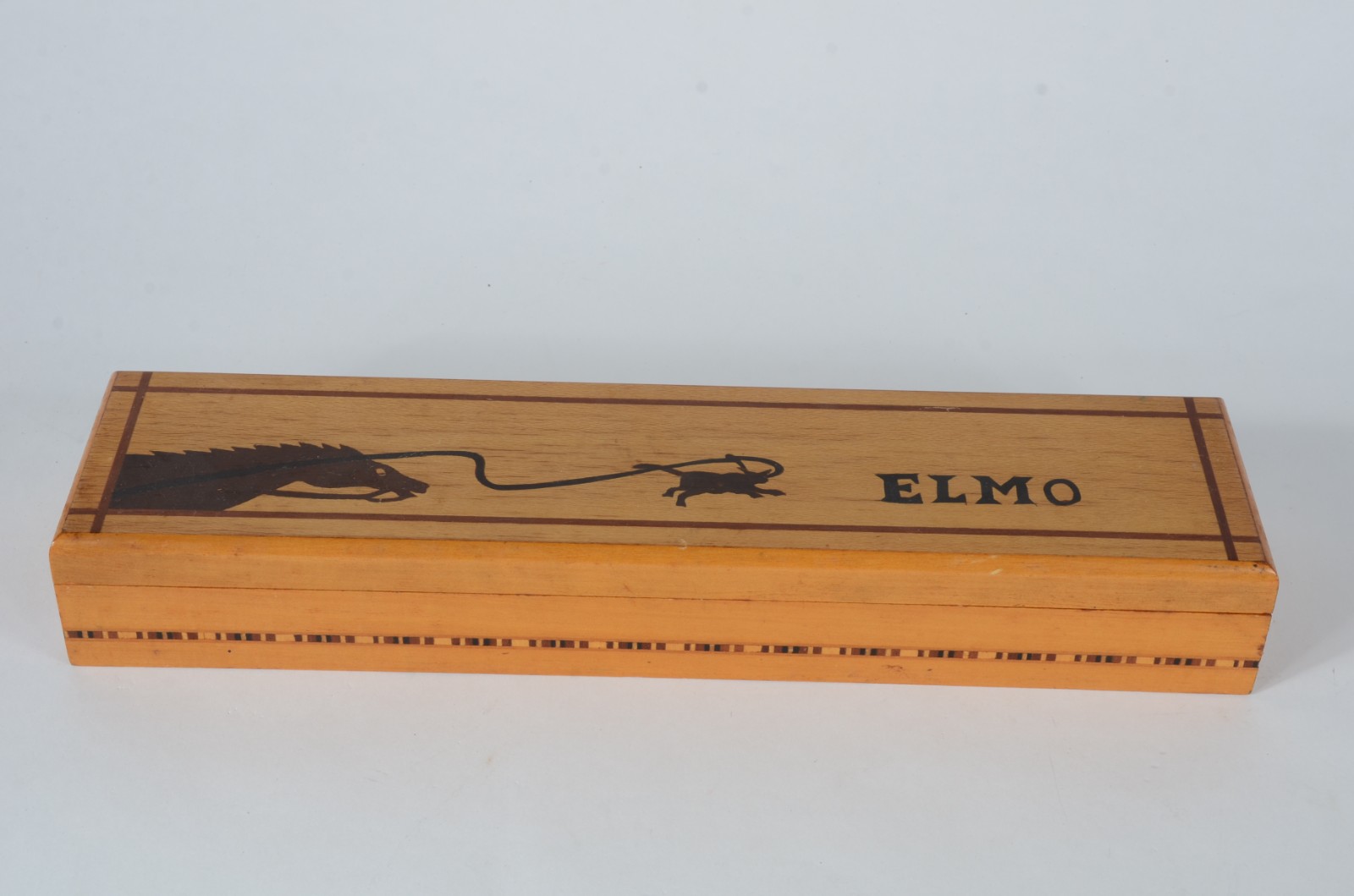 Duas peças, sendo: Faca com bainha de metal prateado Elmo 90, no... - foto 5 de 7