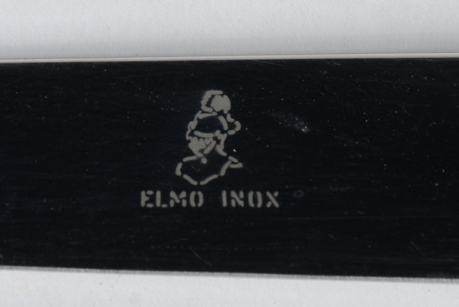 Duas peças, sendo: Faca com bainha de metal prateado Elmo 90, no... - foto 6 de 7