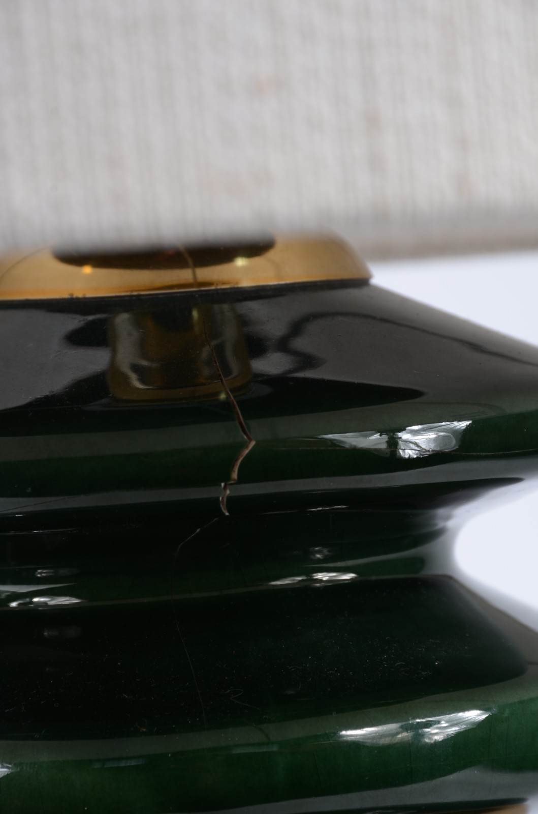 Abatjour de cerâmica verde, detalhes em dourado. Acompanha cúpula... - foto 6 de 6