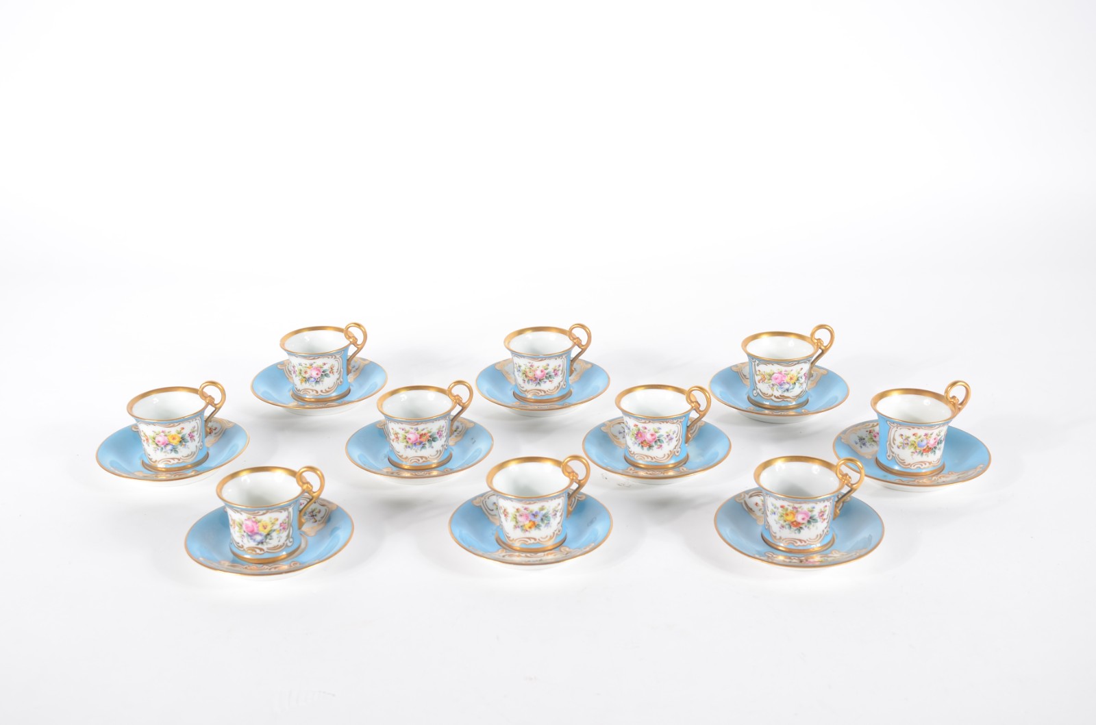 Conjunto com 10 xícaras para café com pires de porcelana francesa... - foto 2 de 5