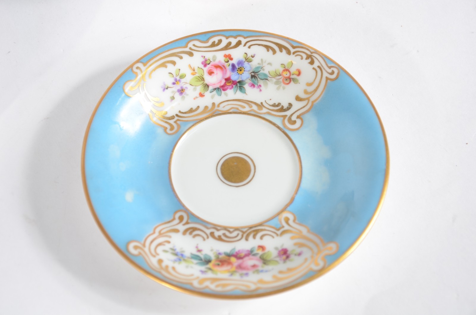 Conjunto com 10 xícaras para café com pires de porcelana francesa... - foto 4 de 5