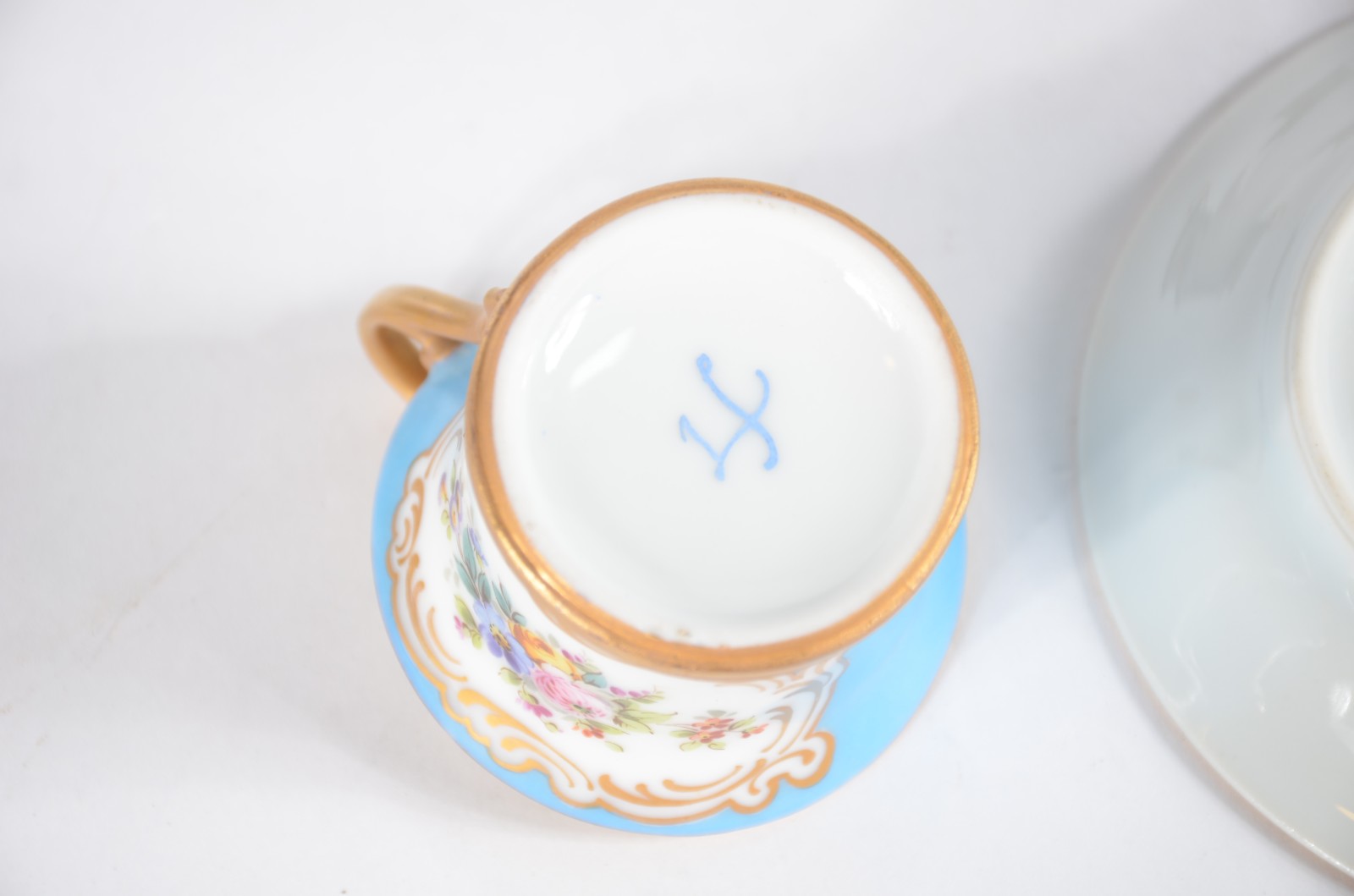 Conjunto com 10 xícaras para café com pires de porcelana francesa... - foto 5 de 5
