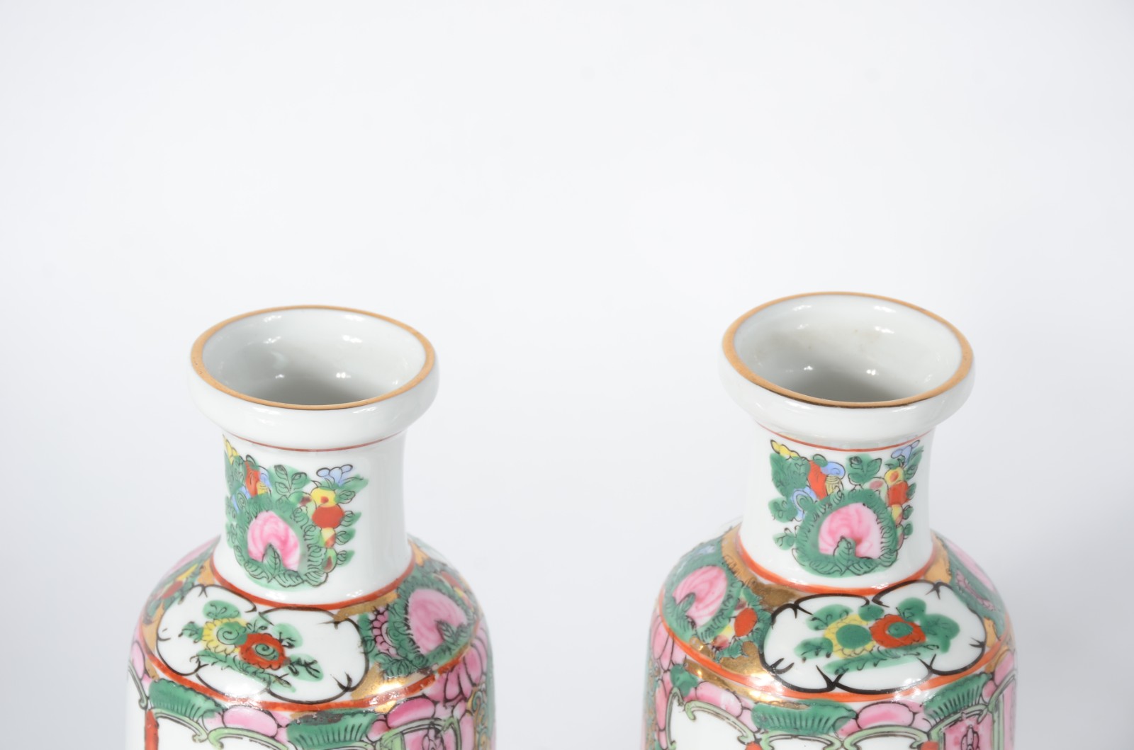 Sete peças diversas de porcelana oriental com decoração em tons de... - foto 3 de 10