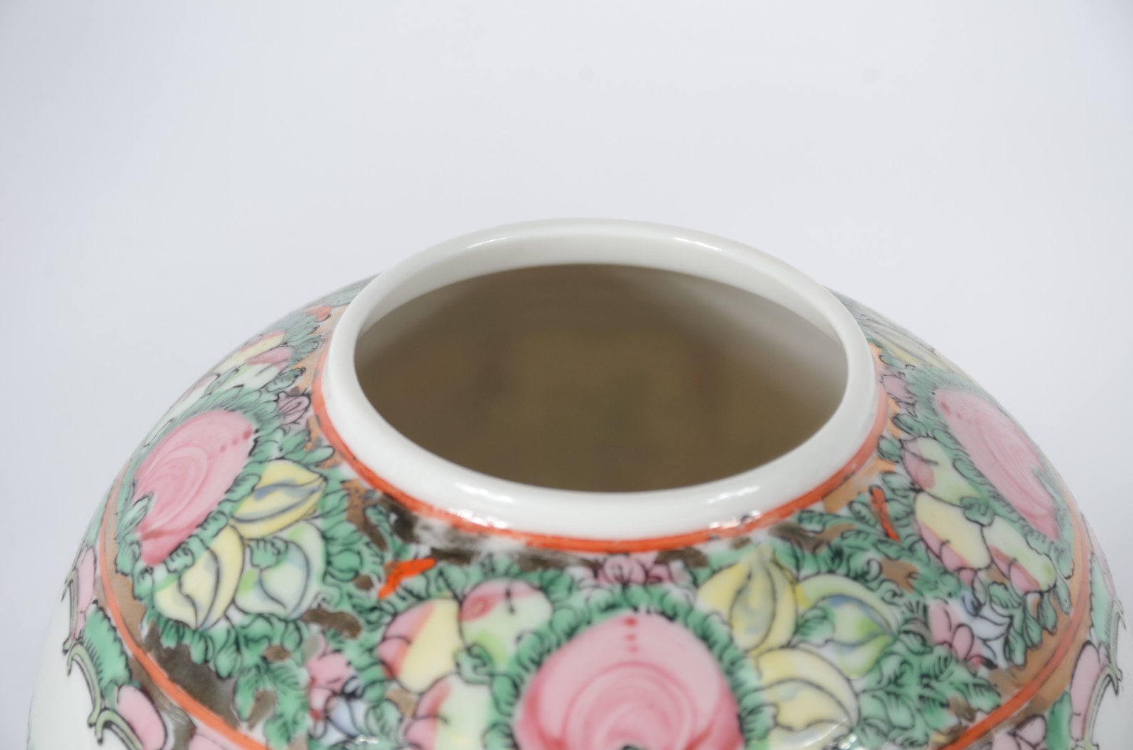 Sete peças diversas de porcelana oriental com decoração em tons de... - foto 5 de 10